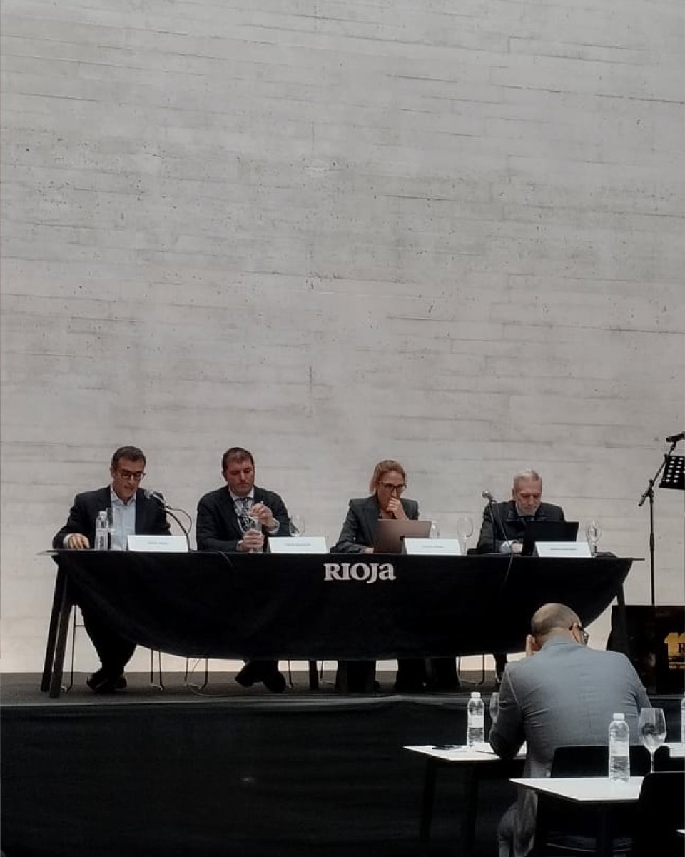 DOManchuela's tweet image. Nuestra #DOManchuela participa en la XXXVI Asamblea de la #CECRV en Rioja 🍇, centenario de la D.O.Ca. Rioja (1925-2025). Inaugura el alcalde de Logroño, cierra Javier Maté y la anfitriona es Raquel Pérez Cuevas, presidenta de la DO La Rioja. 🥂