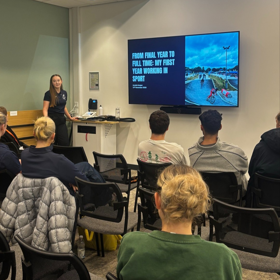 NCLalumni's tweet image. Last week, we welcomed alumni back to campus to share their career journeys in sport with our student community and @nclcareers 🎾⚽ 

Thank you Amelia Hooper, Daniel Delsol-Lowry, Jonathan Steel, Ollie Bell and Tom Seed for inspiring the next generation of graduates! 👏
