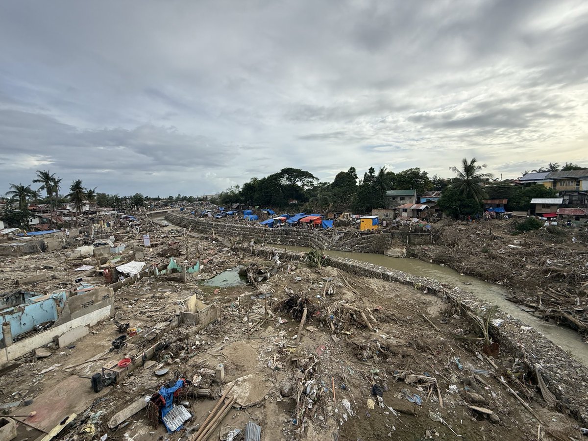 nababaha's tweet image. It was heartbreaking to see the non-functional flood sensor at the Mananga bridge in Talisay, Cebu. The installation of rain gauges and flood sensors all over the country was one of the projects under the NOAH program. Had it been working, communities beside the Mananga River…