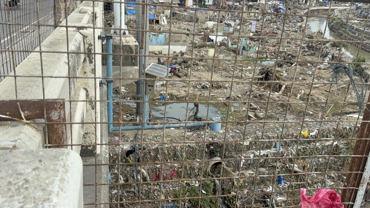 nababaha's tweet image. It was heartbreaking to see the non-functional flood sensor at the Mananga bridge in Talisay, Cebu. The installation of rain gauges and flood sensors all over the country was one of the projects under the NOAH program. Had it been working, communities beside the Mananga River…