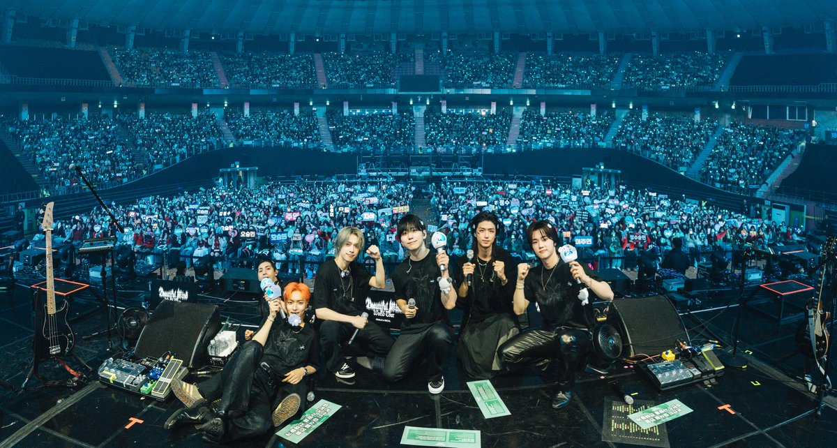 XH_official's tweet image. [ #Xtra_Scenes ]

온전히 잠식될 만큼 
빌런즈 사랑을 전해줄게 💚 

#XdinaryHeroes #엑스디너리히어로즈
#Beautiful_Mind_WorldTour
#Beautiful_Mind
#WE_ARE_ALL_HEROES