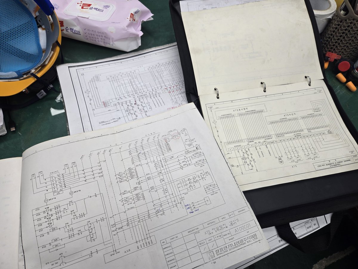 Condencitor's tweet image. 근황: 이런거 고치며 살고있습니다.