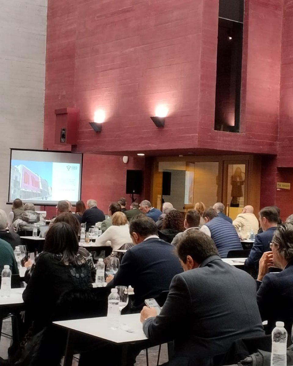 DOManchuela's tweet image. Nuestra #DOManchuela participa en la XXXVI Asamblea de la #CECRV en Rioja 🍇, centenario de la D.O.Ca. Rioja (1925-2025). Inaugura el alcalde de Logroño, cierra Javier Maté y la anfitriona es Raquel Pérez Cuevas, presidenta de la DO La Rioja. 🥂