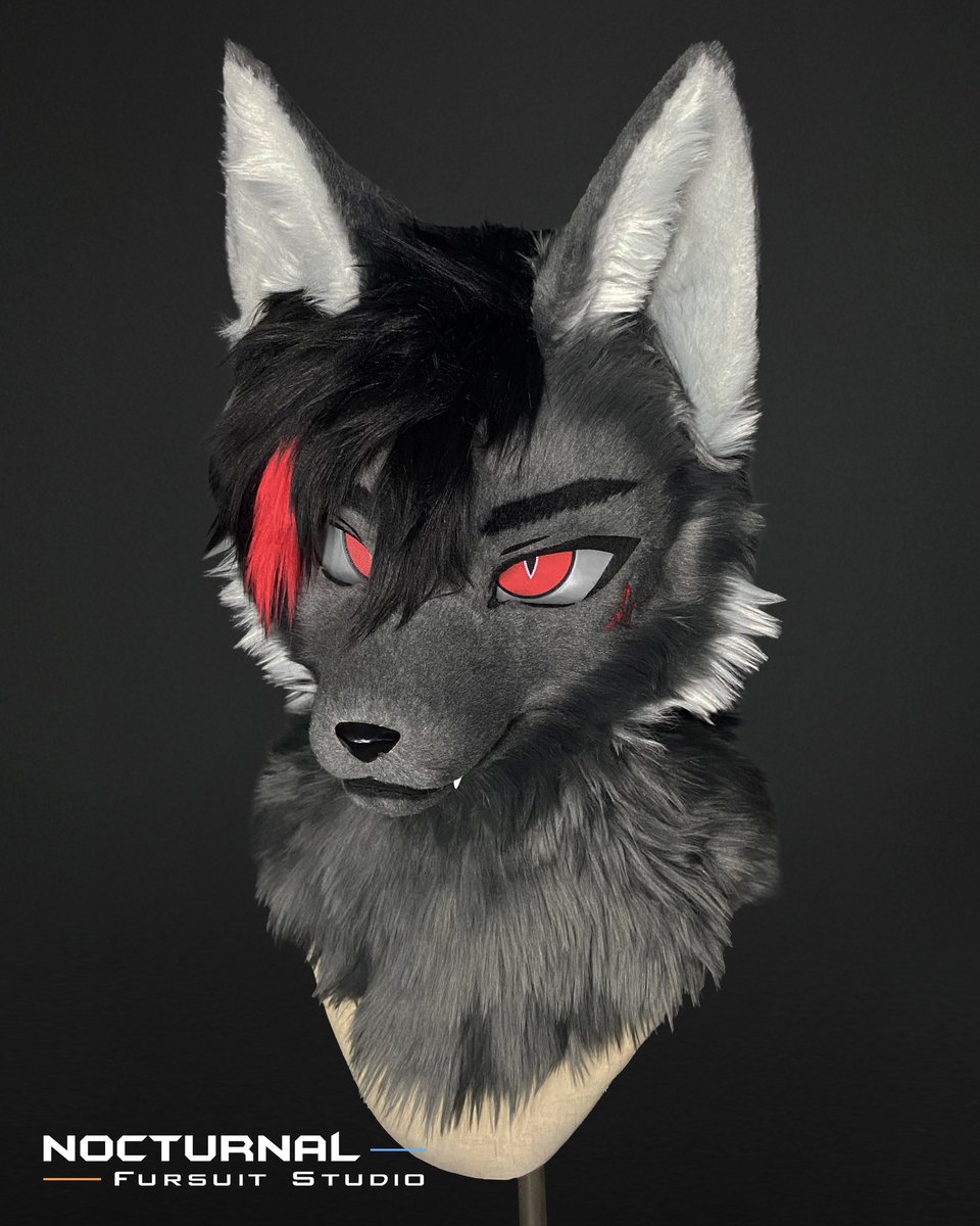 Nocturnal_Fur's tweet image. Semi-realistic wolf commission for @Rezo_0428 🐺🥁
 -self modeling head base  
-moving jaw  
-follow me eyes 
-hair highlights  
-Embroidery pattern
 #furry #fursuit #fursuitfriday