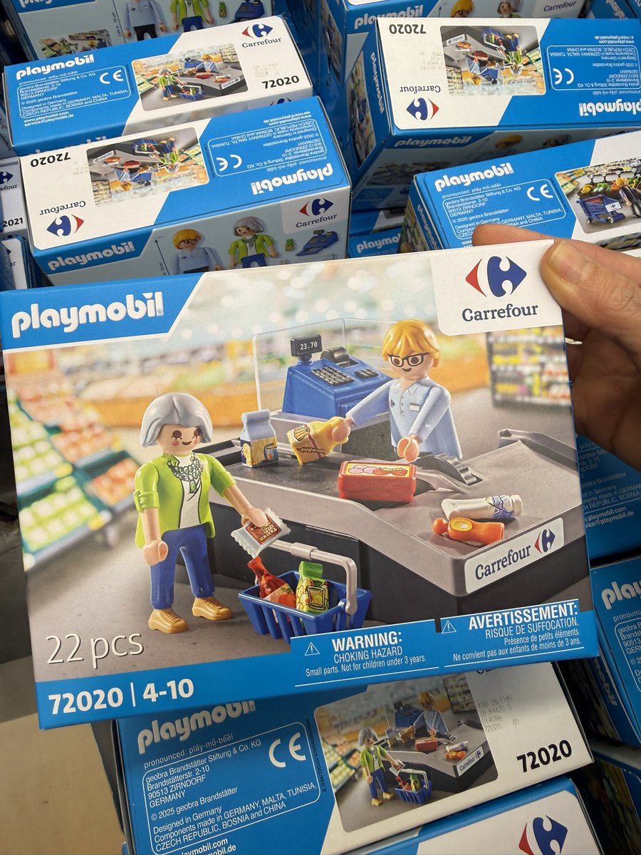 MajoMallmann's tweet image. En el supermercado venden los play móvil de carrefour