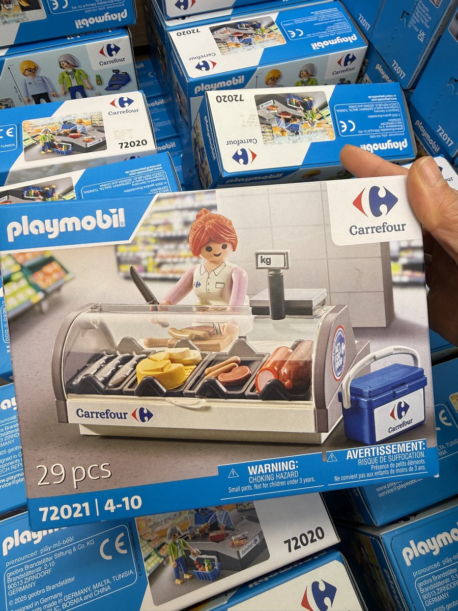 MajoMallmann's tweet image. En el supermercado venden los play móvil de carrefour