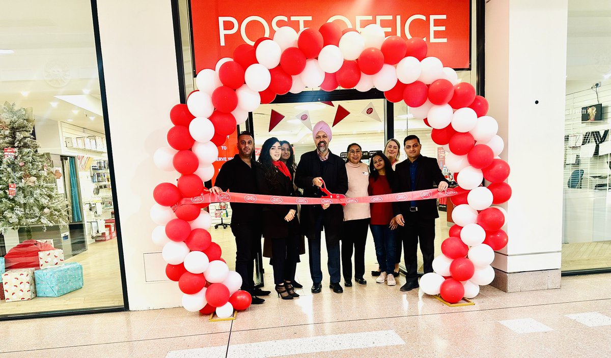 SloughBID's tweet image. 🎉 Exciting news.The Slough Post Office officially opened today with a special ribbon-cutting by our MP, Tan Dhesi📬✂️ Unit 39 The Observatory, High Street, Slough, SL1 1LN #PostOffice #CommunitySpirit #TanDhesi #memberofparliament