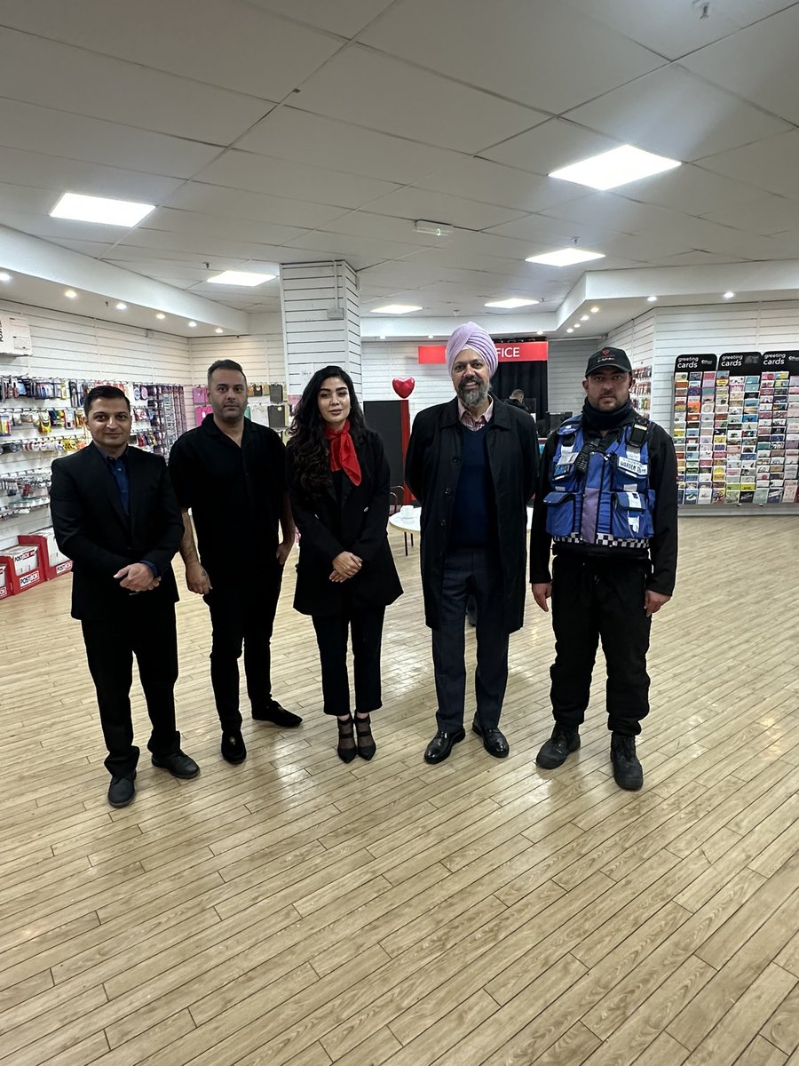 SloughBID's tweet image. 🎉 Exciting news.The Slough Post Office officially opened today with a special ribbon-cutting by our MP, Tan Dhesi📬✂️ Unit 39 The Observatory, High Street, Slough, SL1 1LN #PostOffice #CommunitySpirit #TanDhesi #memberofparliament