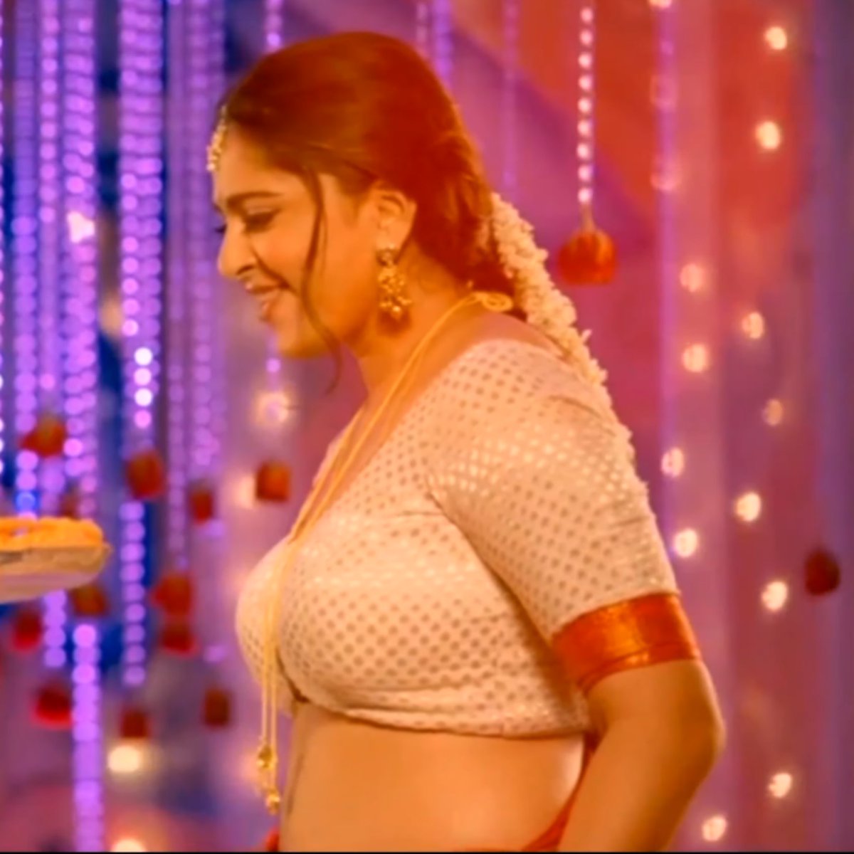 letsnikkk's tweet image. Her curves❤️‍🔥 #AnushkaShetty