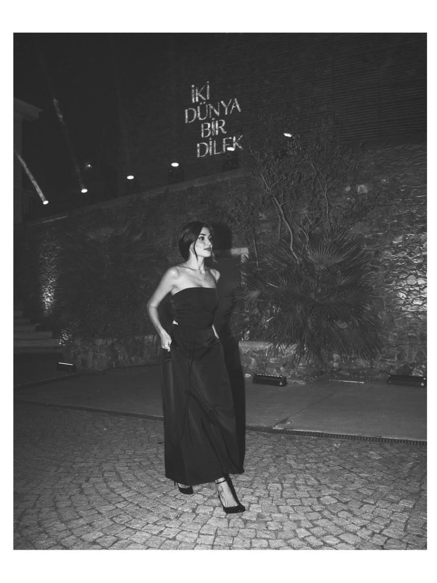 İki Dünya Nir Dilek Galasından Hande Erçel..Bu Nasıl Güzellik Allahım Su Gibi..😍🩵🧿✨ <a href="/HandeErcel/">Hande Erçel</a>  <a href="/PrimeVideo/">Prime Video</a> 
#HandeErçel #İkiDünyaBirDilek #PrimeVideo