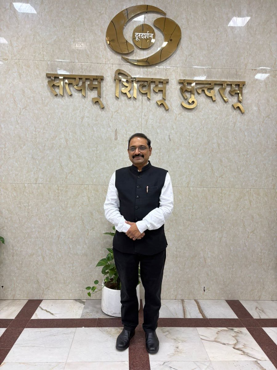 kg_suresh's tweet image. Doordarshan, an institution with which I have been associated for over 3 decades now, from a Panelist to Editor &amp;amp; member of several official panels. &amp;amp; Perhaps the only institution which I keep visiting even a decade after leaving it for good. 
#Doordarshan 
@AshwiniVaishnaw