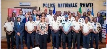 Le DG de la <a href="/pnh_officiel/">PNH</a>, Vladimir Paraison, a rencontré le 19 novembre les partenaires internationaux, notamment le PNUD, l'<a href="/EUDelegationHt/">L’Union européenne en Haïti</a>, l’Italie, les États-Unis, le Japon et le Canada, afin d’évaluer les progrès réalisés en matière d’infrastructure, de logistique et de