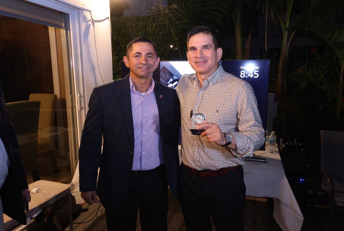 Anoche tuve el placer de compartir con la comunidad paraguaya en Miami toda la información sobre Che Róga Porã 2.0, el programa que acerca oportunidades de vivienda a nuestros compatriotas en el exterior. 

Junto al embajador de nuestro país en Estados Unidos,Gustavo Leite, y el