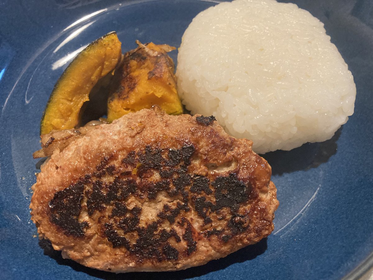 iris_5_tapioca's tweet image. 今SNSで話題のハンバーグ作ってみたー！！！焦げたけど美味🤩