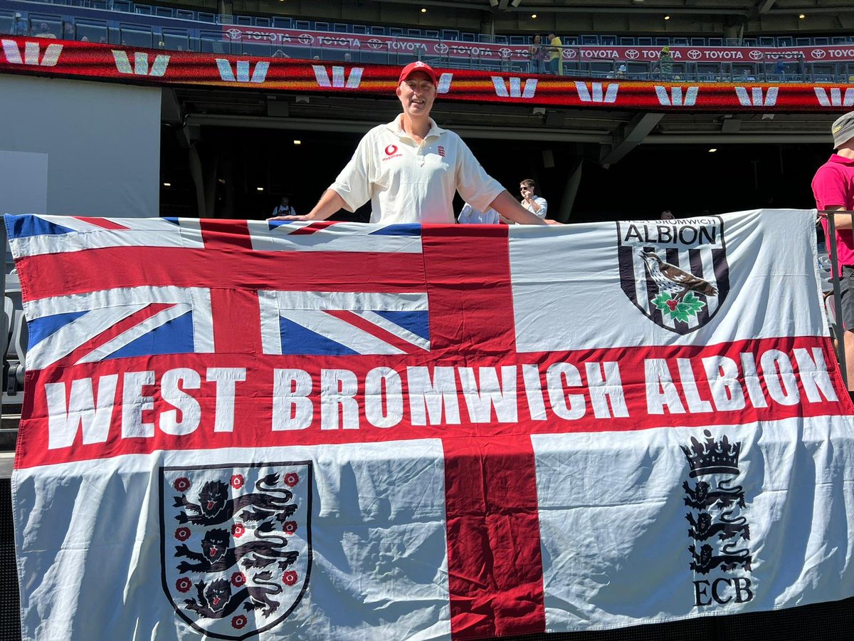 <a href="/snarka/">snarka</a> We've had this one stolen around lunch today.

It was with <a href="/eastyboy66/">Philip East</a> on his trip. It's been going round the world with us for the best part of 20 years, so if anyone does know who has it, or its whereabouts, we would be eternally grateful.