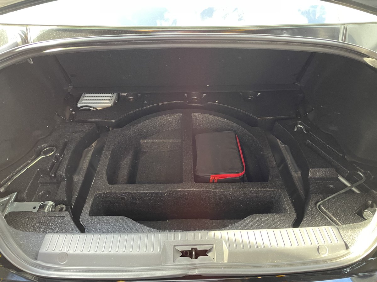 ZD8 BRZ、ZC6と比べると実容量はまた別として、トランクの開口部が