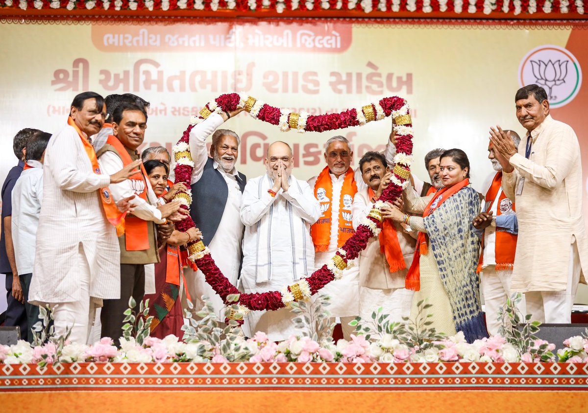 AmitShah's tweet image. ભાજપા કાર્યાલયો જન કલ્યાણ અને રાષ્ટ્ર નિર્માણના પ્રતીક હોય છે. આજે મોરબી (ગુજરાત) ખાતે નવનિર્મિત ભાજપા જિલ્લા કાર્યાલય ‘શ્રી કમલમ્’નું ઉદ્ઘાટન કર્યું.

આ કાર્યાલય ભવનથી જનસેવાના કાર્યોને વધુ ગતિ મળશે અને કાર્યકર્તાઓ વધુ ઉર્જા સાથે જનસેવાના કાર્યો સરળતાથી કરી શકશે.

भाजपा के…