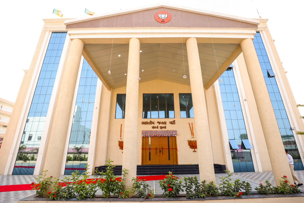 AmitShah's tweet image. ભાજપા કાર્યાલયો જન કલ્યાણ અને રાષ્ટ્ર નિર્માણના પ્રતીક હોય છે. આજે મોરબી (ગુજરાત) ખાતે નવનિર્મિત ભાજપા જિલ્લા કાર્યાલય ‘શ્રી કમલમ્’નું ઉદ્ઘાટન કર્યું.

આ કાર્યાલય ભવનથી જનસેવાના કાર્યોને વધુ ગતિ મળશે અને કાર્યકર્તાઓ વધુ ઉર્જા સાથે જનસેવાના કાર્યો સરળતાથી કરી શકશે.

भाजपा के…