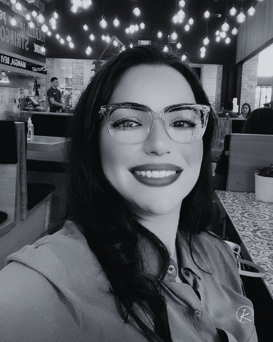 KholoudShaikhon's tweet photo. Anyone can claim they’re the best.

But customers don’t believe words; they believe consistent action.

If your brand’s actions don’t align with your messaging, no amount of marketing will save you. 

#businessbykholoud #marketing #business #entrepreneurs #womeninbusiness https://t.co/j8hQStUrwW