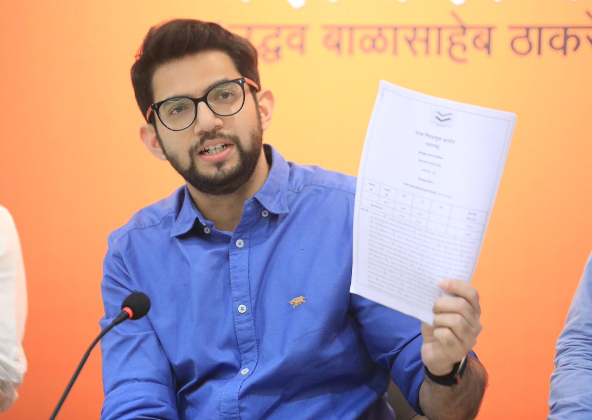 AUThackeray's tweet image. Today, we exposed the planned Vote Chori of the Election Commission that works for bjp, in Mumbai for the BMC.

🚨 The draft voter roll to be released on 7th November, was released yesterday, late evening.

🚨 The draft roll is not machine readable, and in a format where one has…