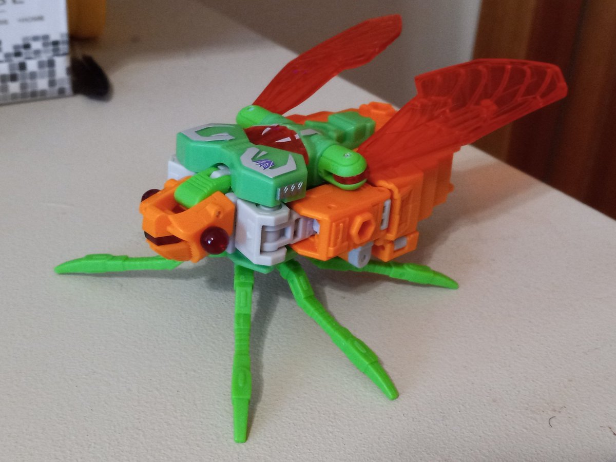 KBarnNow's tweet image. GOOD MORNING MINTO!!!

My last buggy desk friend this week is Venin (real name Venom, but Marvel called dibs).

One of the original 7 Insecticons, his 80s toy bio claims he&apos;s the leader of the group. However where he got cut from the cartoon, this hardly ever gets referenced.