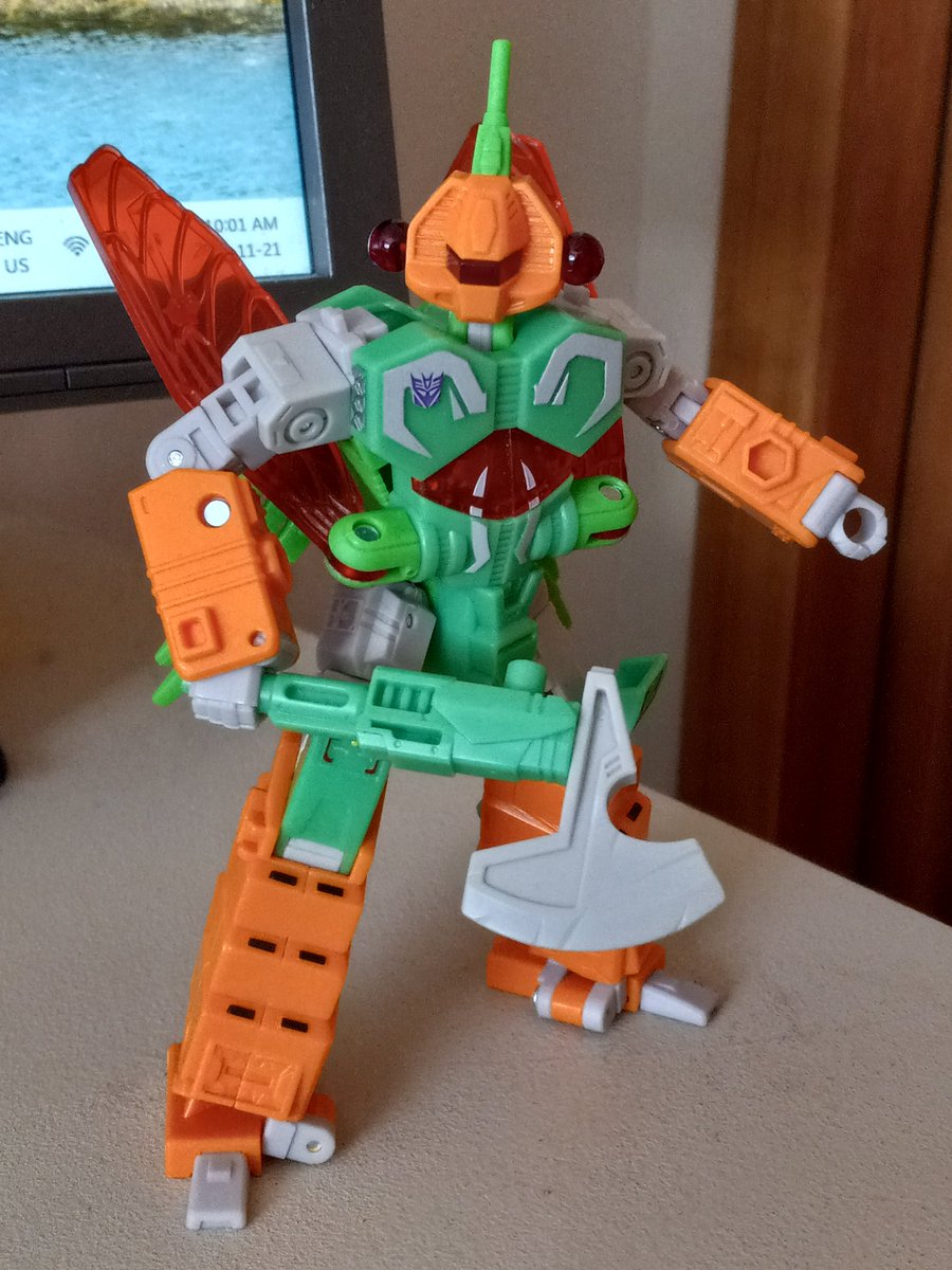 KBarnNow's tweet image. GOOD MORNING MINTO!!!

My last buggy desk friend this week is Venin (real name Venom, but Marvel called dibs).

One of the original 7 Insecticons, his 80s toy bio claims he&apos;s the leader of the group. However where he got cut from the cartoon, this hardly ever gets referenced.