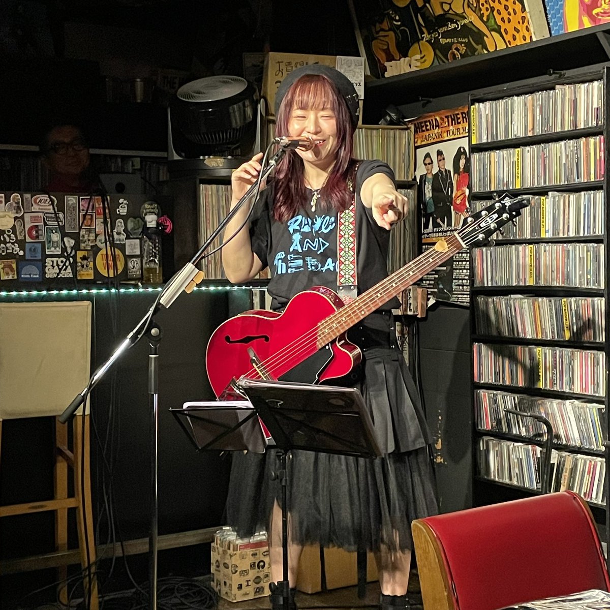 Sayma76's tweet photo. 玲里さんのライブ https://t.co/bNaVogcaYA