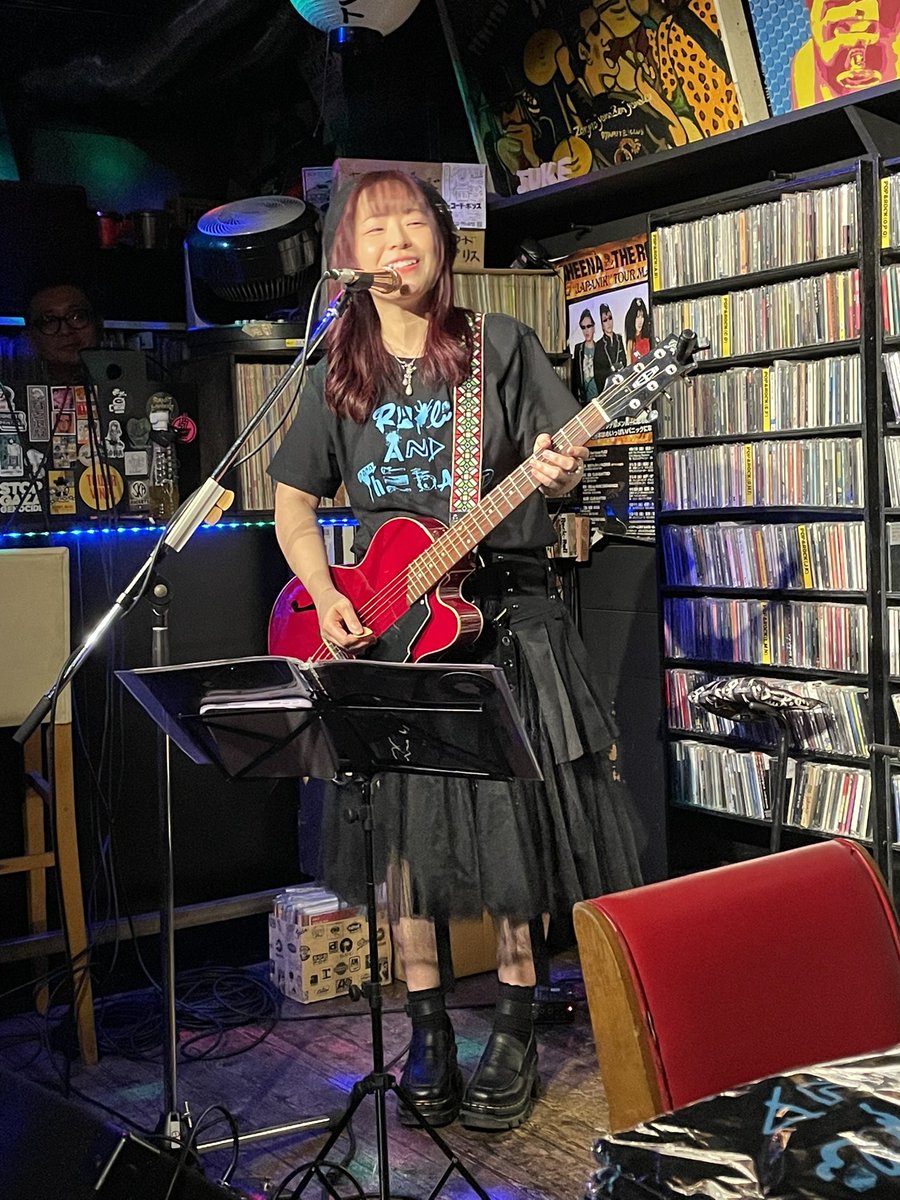 Sayma76's tweet photo. 玲里さんのライブ https://t.co/bNaVogcaYA