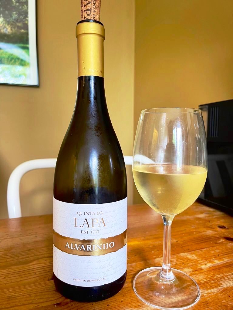 joukesp's tweet photo. #ThursdayLunch #SalmonSpinachLasagna
Dry, sunny, 5°C! Ideal autumn weather!
Lunch was a lot of work! Lasagne w fish/tomato sauce, spinach & ricotta, fresh & smoked salmon, béchamel & Parmigiano!
Worked out beyond expectations!
@quintadalapa Alvarinho paired well!
Proud of myself! https://t.co/QvRpYOsrBH