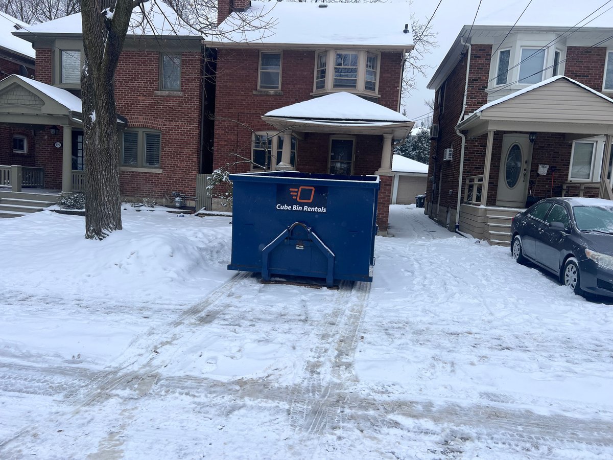 CubeBinRentals's tweet photo. Looking for a #budgetfriendly way to handle your #homecleanout or #renovationdebris?🏡💪 This #sturdybin is ready to make your #projecteasier—even in the #winter! ❄️🚛 https://t.co/0DU6wTiU25
#DumpsterRental #TorontoGTA #AffordableBins #HomeRenovation #Cleanout #WasteRemoval #GTA https://t.co/JL0a1WLou2