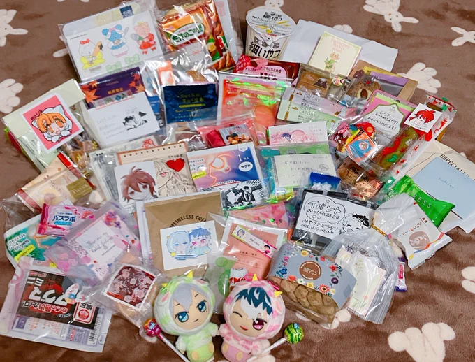 改めて先日は差し入れなどたくさんいただきましてありがとうございました 劇中劇オンリーだったからか色んなグループ推しの方が来てくださって楽しかった!