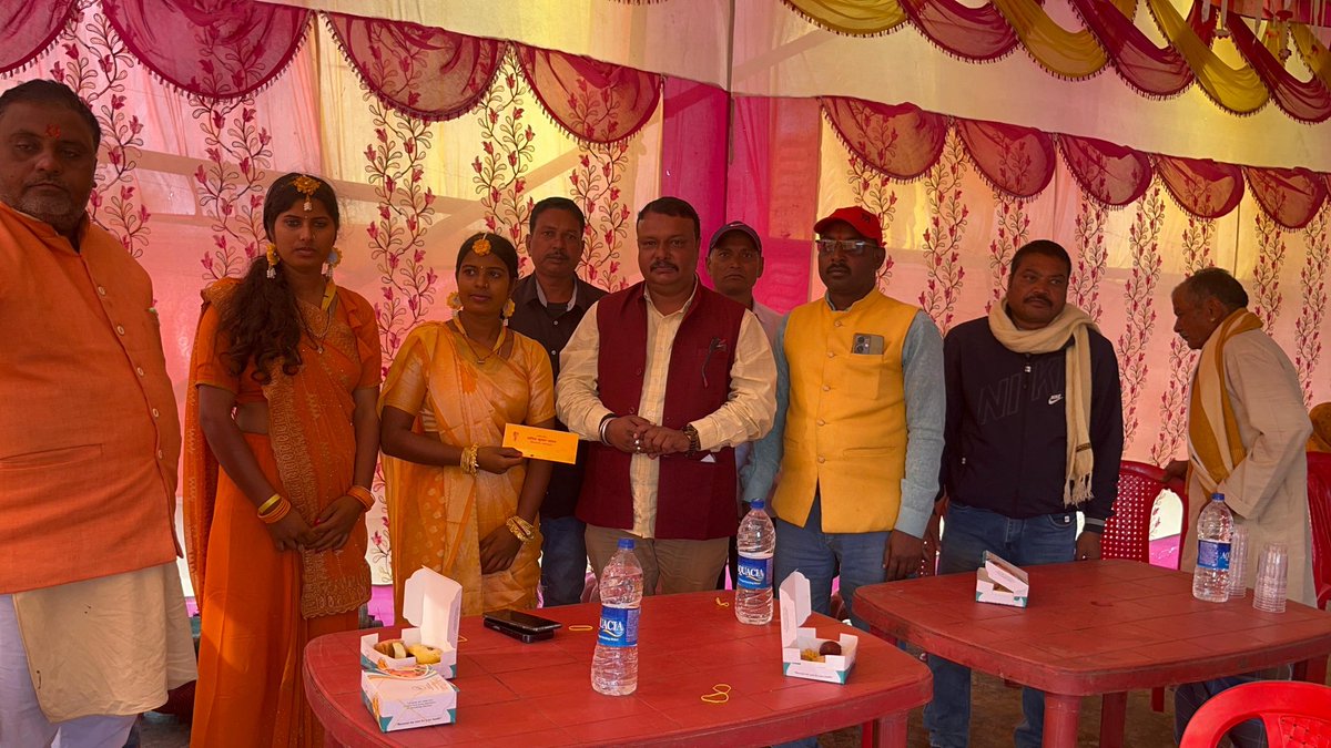 amityadavmla's tweet image. टाटीझरिया, भराजो निवासी शंकर प्रसाद जी की पुत्री के विवाह समारोह में शामिल होकर नवदंपति को आशीर्वाद एवं उज्ज्वल भविष्य की शुभकामनाएं दी।