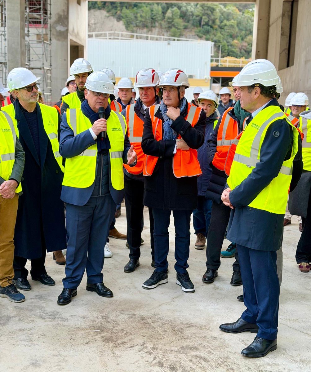 Visite aujourd’hui d’Arianéo aux côtés de <a href="/cestrosi/">Christian Estrosi</a> , des Maires et  élus 🔧♻️.

Un chantier majeur qui fera de l’usine l’une des plus performantes d’Europe :
• –80 % de rejets gazeux 🌫️
• nouvelle ligne de four, filtre à manches et turbines ⚙️
• surveillance sanitaire