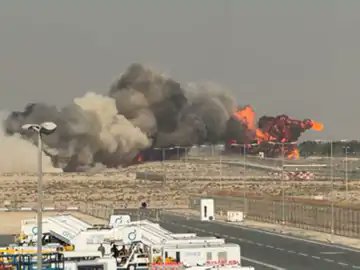 SmartKhabari's tweet image. भारत का तेजस फाइटर जेट दुबई एयर शो में क्रैश:पायलट की भी मौत; तेजस दूसरी बार क्रैश, पहली बार पायलट की जान गई....

दुबई एयर शो में भारतीय वायुसेना का तेजस फाइटर जेट क्रैश हो गया। हादसा अल मकतूम एयरपोर्ट पर जारी एयर शो में एक डेमो फ्लाइट के दौरान हुआ। न्यूज एजेंसी AP के मुताबिक…