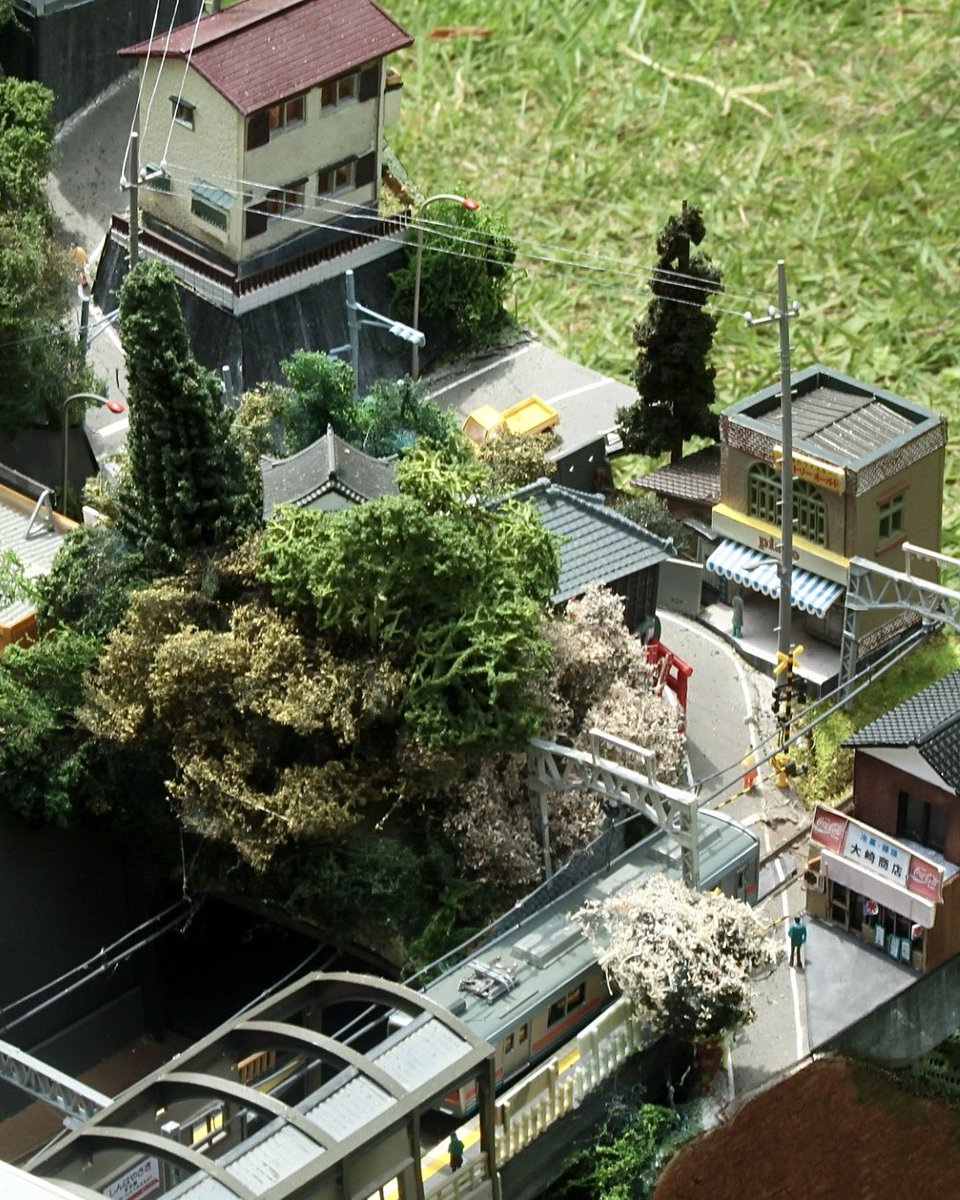 _selfoss's tweet image. 帰ったら届いてた今月のTMSに、早﨑急行のレイアウトが見開き3ページ分も載ってて夢見心地な夜。
レイアウトプラン(と呼ぶにはシンプルすぎるけど)とか真上から眺めた写真が大きく載っているのでもし良ければ覗いていただければ嬉しい限り…。