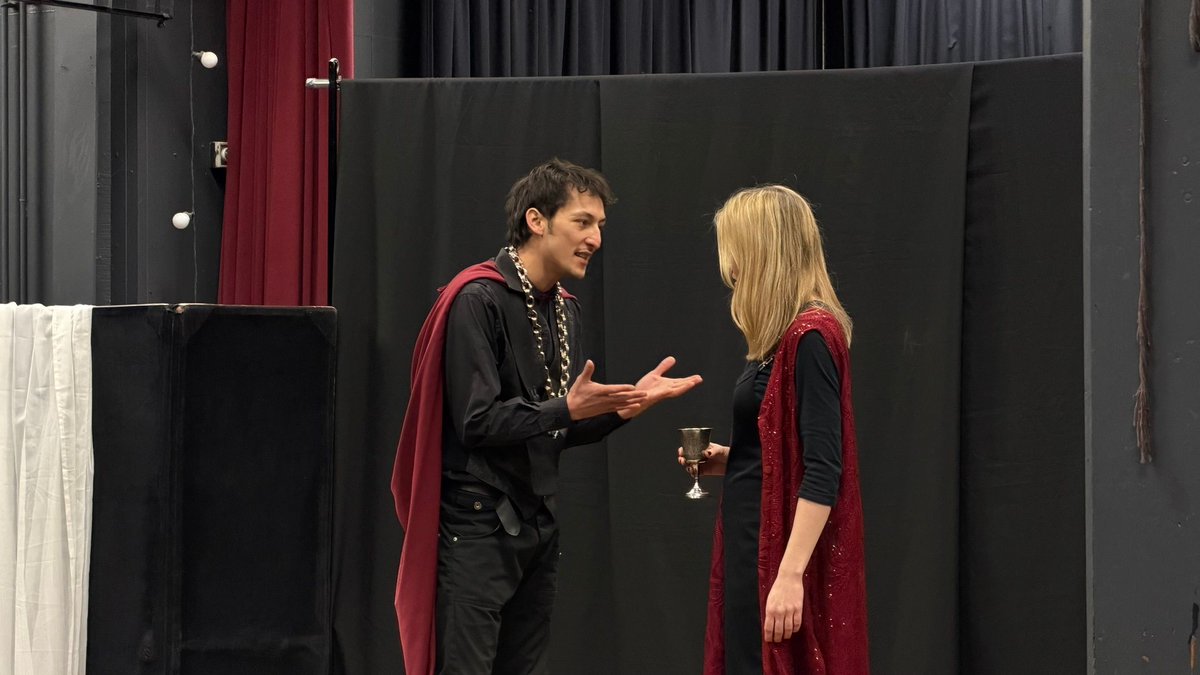 It was wonderful to welcome back our friends from The Globe Players today as they performend for our pupils! First up, 'Macbeth', for our #ShiplakeYear11 pupils before #ShiplakeYear10 watched 'An Inspector Calls'! #ShiplakeInspirational