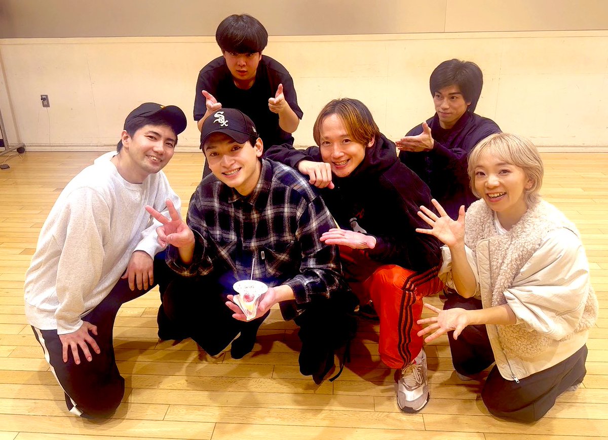 noshitakou's tweet photo. 蒲田行進曲　ダンス稽古
そして、本日は鷹架翔喜君の誕生日でしたー！
おめでとう🎊 https://t.co/tm2sazBNuU