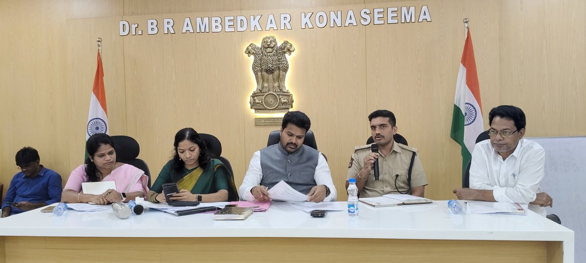 రాజోలు నియోజకవర్గంలో ఈనెల 26వ తేదీ బుధవారం రాష్ట్ర ఉప ముఖ్యమంత్రి శ్రీ కే. పవన్ కళ్యాణ్ పర్యటించనున్నట్లు జిల్లా కలెక్టర్ ఆర్. మహేష్ కుమార్ తెలిపారు.

ఉప ముఖ్యమంత్రి పర్యటన ఏర్పాట్లపై జిల్లా కలెక్టర్, జిల్లా ఎస్పీ రాహుల్ మీనా, స్థానిక ఎమ్మెల్యే దేవ వరప్రసాద్‌తో కలిసి సమీక్ష