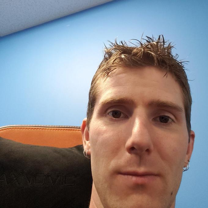 LostMemeArchive's tweet image. Linus Selfie (2019)