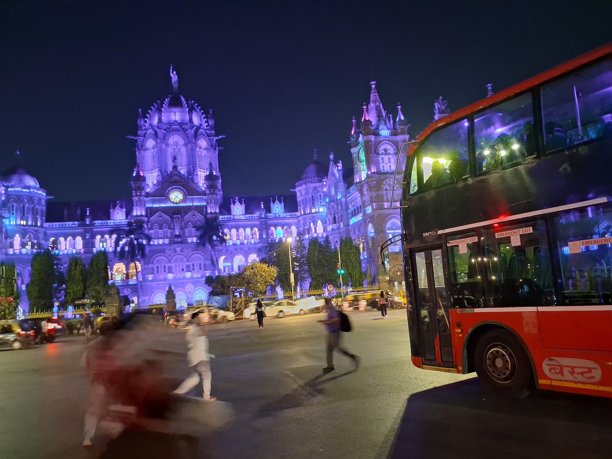 rajtoday's tweet image. Mumbai CSMT &amp;amp; Mumbai Municipal Head Office going blue for World Children's Day for UNICEF's campaign to highlight children's rights, where landmark buildings and monuments are illuminated in blue to show support. #GoingBlue