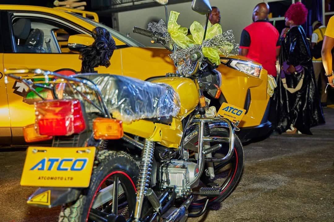 <a href="/MTNBusinessCM/">MTN Business CM</a> gâte ses clients ! 😍
25 voyages pour vivre la CAN sont offerts, des bus neufs, maison, motos, et même la chance de devenir millionnaire... Il suffit d'acheter un forfait via *237# ou d'effectuer un MOMO à partir de 5237 F pour participer 🥳.