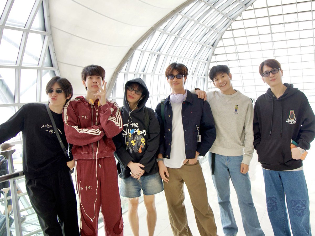 tawan_zv's tweet photo. Manila, we’re seriously counting down the minutes! I really, really want to see every single one of you tonight. We’re on our way now, just hang tight for a little bit! Get your energy ready because the 𝗣𝗘𝗕𝗔𝗖𝗔 𝗖𝗼𝗻𝗰𝗲𝗿𝘁 is going to be massive! See you soon! https://t.co/Y8SdR1PrZ1