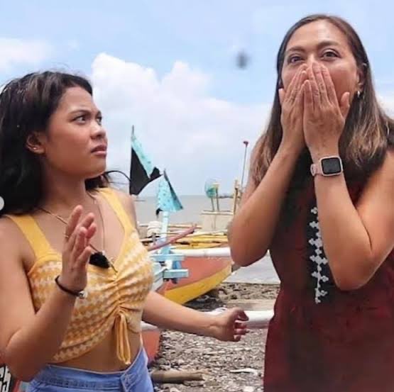 nagkatinginan kaming tatlo…