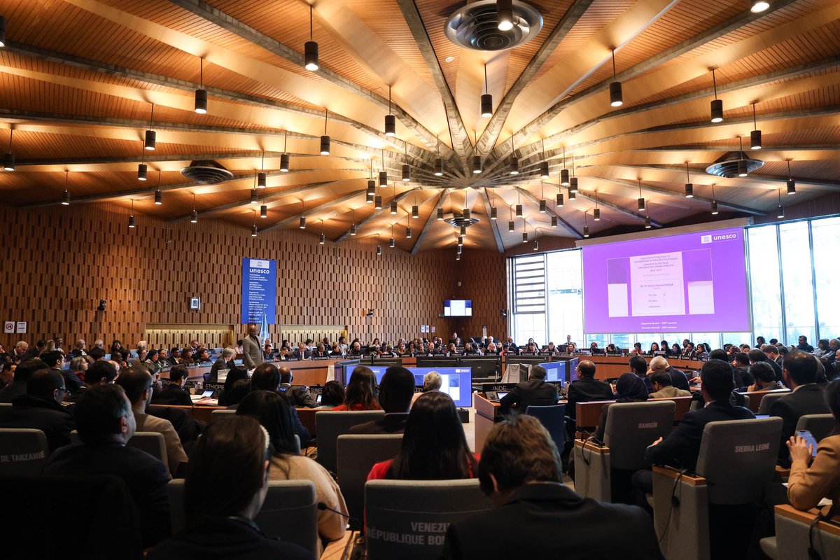 HinzabH's tweet image. يشرفني ويُسعدني انتخابي رئيسًا للمجلس التنفيذي لليونسكو. أتقدّم بخالص الامتنان لبلادي قطر على دعمها الراسخ @MofaQatar_AR، وللمجموعة العربية على مساندتها المتواصلة، ولجميع الدول الأعضاء على ثقتها القيّمة. هذا التكليف يُمثل مسؤولية كبيرة، أتعهد من خلالها بالعمل بروح التعاون…