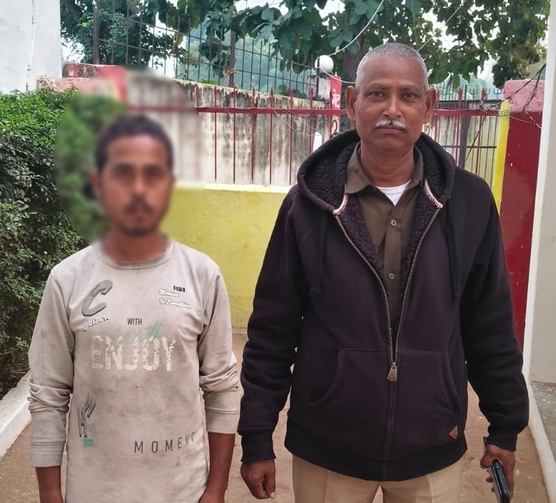 #थाना_चोलापुर पुलिस टीम द्वारा पाक्सो एक्ट के मामले में वांछित अभियुक्त को गिरफ्तार किया गया ।#UPPolice #PoliceCommissionerateVaranasi #DcpVarunaZoneVns