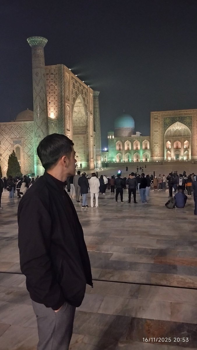 Aksariyat birinchi marta meni ko'rgan odamlar tojikmisan deyishadi. Yo'q o'zbekman deyman. Samarqandda ham odamlar zemlyagi deb o'ylab tojikcha gapirishdi 😄