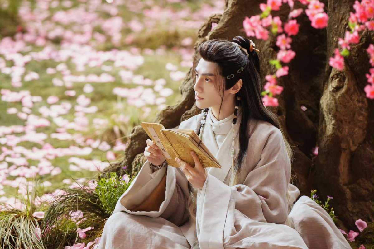 -11- #LuoYunxi 
ไม่ว่าจะเป็นละครร่วมสมัยที่ต้องใช้ความละเมียดของชีวิตประจำวันหรือซีรีส์ย้อนยุคที่เน้นการเติบโตผ่านกาลเวลา หลัวอวิ๋นซีคือหนึ่งในนักแสดงที่ไม่ทำให้ผู้ชมกังวลแต่ทำให้ผู้ชมอยากรู้ว่าเขาจะเปิดเผยศักยภาพใดต่อไปในอนาคต

แปลจาก: 门徒电影
หากแปลผิดพลาดต้องขออภัยมา ณ ที่นี้