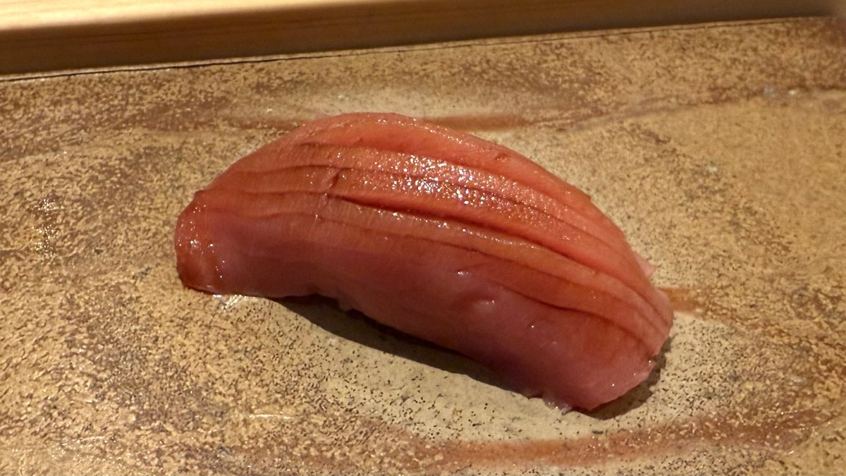 kanda_unabara's tweet image. リスペクトするパイセンと銀座で寿司。最近会社を売っぱらったらしく30億円くらい入ったと聞いておしっこちびりました。