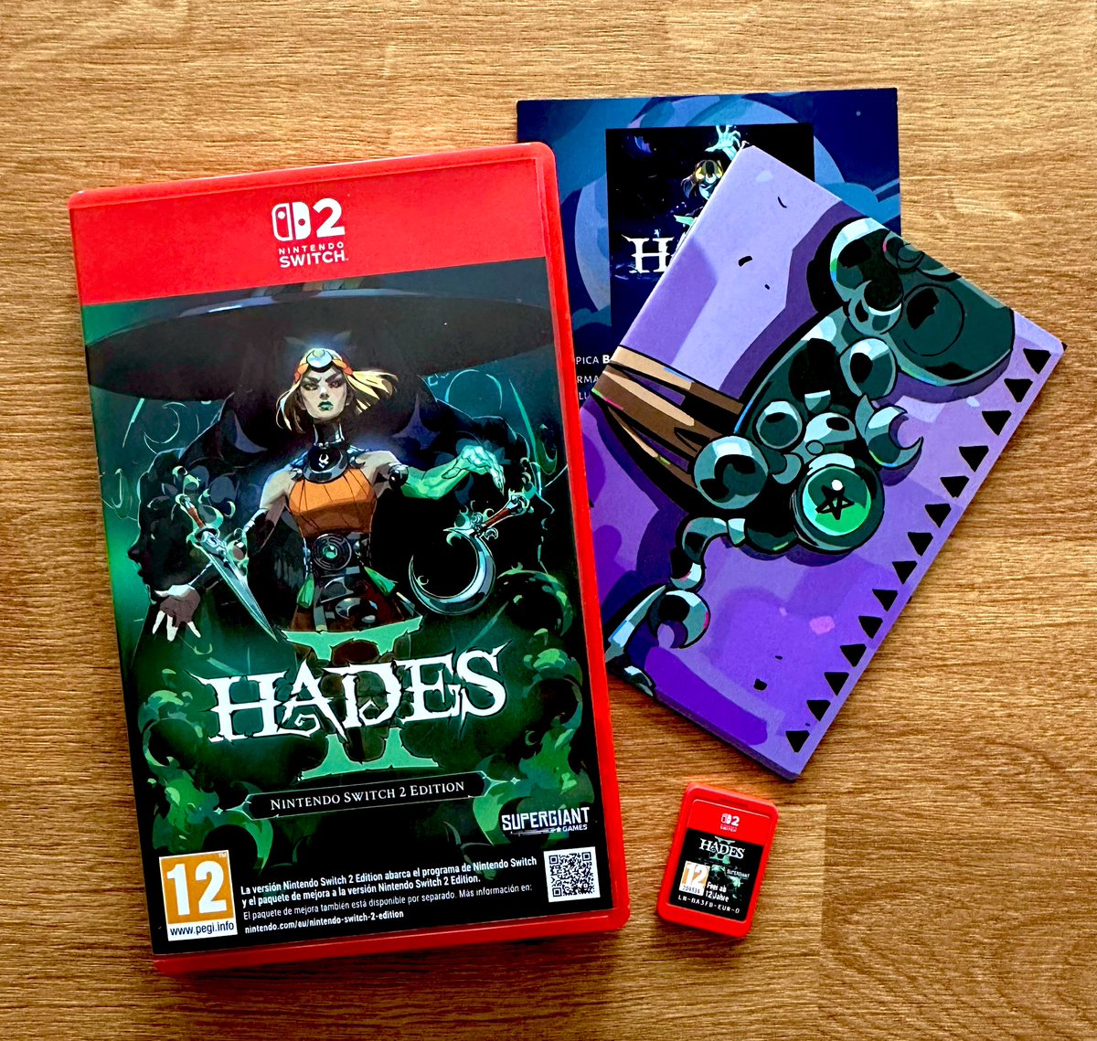 Ya está “Hades II” en casita. Una de esas ediciones físicas que cada vez se ven menos. Con su manual.

Lo indie siempre apostando al máximo 💙