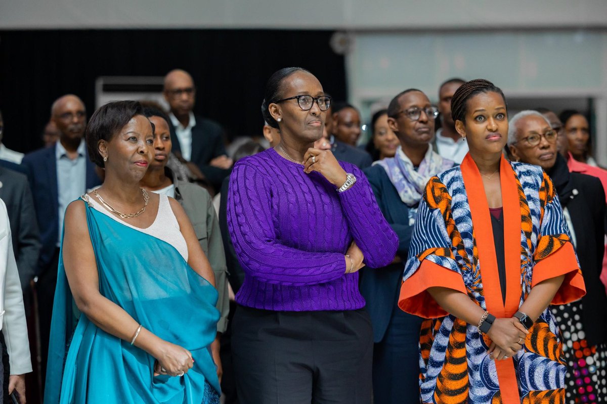 OIFrancophonie's tweet image. Afin de terminer en beauté cette #CMF46, la Secrétaire générale de la #Francophonie, @LMushikiwabo, a convié les délégations présentes à la représentation du spectacle &quot;URUBOHERO, quand l’Histoire s’écrit au féminin&quot;, de Diogène Ntarindwa. 

Vibrant hommage aux femmes qui ont…